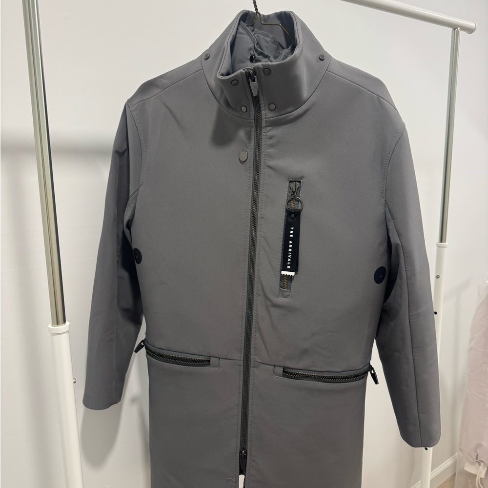 Men's Grey Zip-Front Coat w Puffed jacket underneath / brand Arrivals